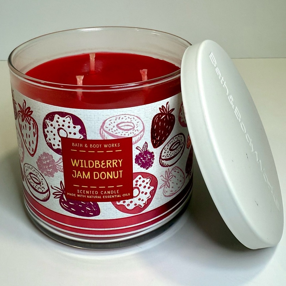 Bath & Body Works/White Barn- 3 Wick Candle-14.5oz-Wildberry Jam Donut-NEW